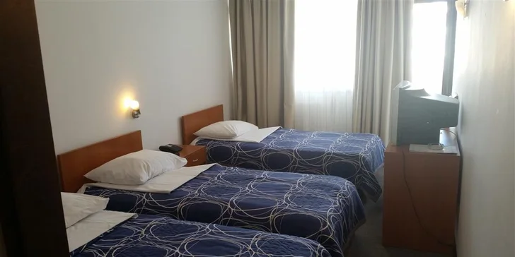 7 nocí ve Splitu jen 100 m od pláže: hotel s polopenzí a pobyt dítěte zdarma