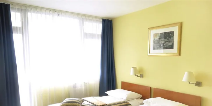 7 nocí ve Splitu jen 100 m od pláže: hotel s polopenzí a pobyt dítěte zdarma
