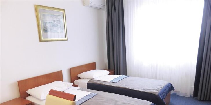 7 nocí ve Splitu jen 100 m od pláže: hotel s polopenzí a pobyt dítěte zdarma