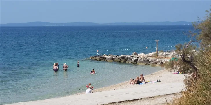 7 nocí ve Splitu jen 100 m od pláže: hotel s polopenzí a pobyt dítěte zdarma