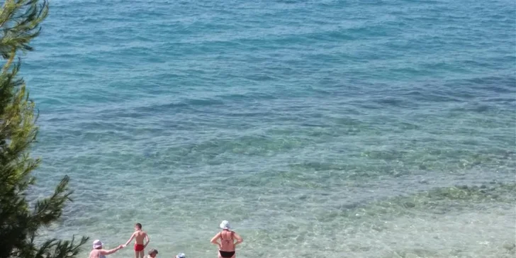 7 nocí ve Splitu jen 100 m od pláže: hotel s polopenzí a pobyt dítěte zdarma
