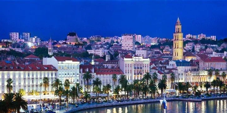 7 nocí ve Splitu jen 100 m od pláže: hotel s polopenzí a pobyt dítěte zdarma