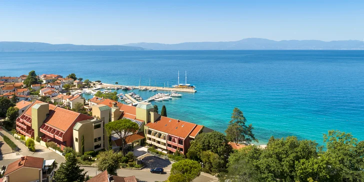 Dovolená v Njivici na Krku: 3* hotel u pláže, polopenze plus a v létě animační program