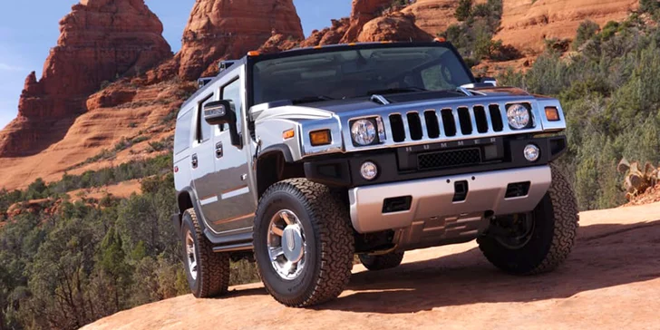 Dravá jízda v terénu či na silnici: Vyjeďte si v Hummeru H2 nebo H3