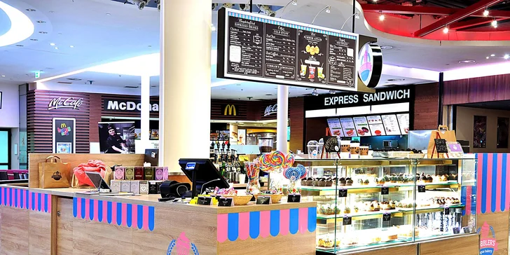 Sladká svačinka v centru Prahy: domácí cupcake a káva do kelímku