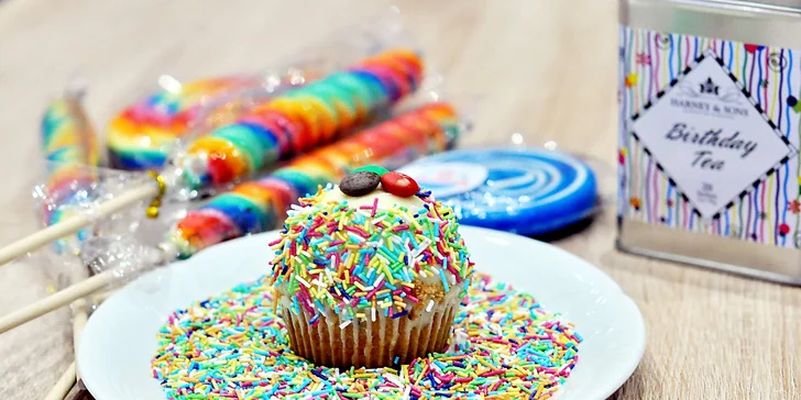 Sladká svačinka v centru Prahy: domácí cupcake a káva do kelímku