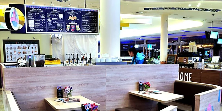 Sladká svačinka v centru Prahy: domácí cupcake a káva do kelímku