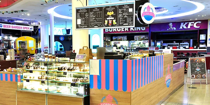 Sladká svačinka v centru Prahy: domácí cupcake a káva do kelímku