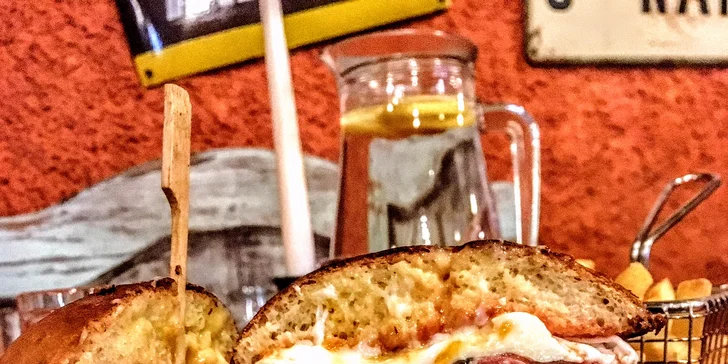 Hodina bowlingu a dva špičkové burgery i v bezlepkové úpravě