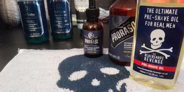 Chvilka pro pány: Sestřih vlasů a drink v nově otevřeném David´s Barber Shopu