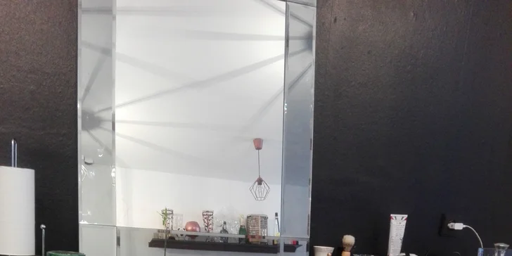 Chvilka pro pány: Sestřih vlasů a drink v nově otevřeném David´s Barber Shopu