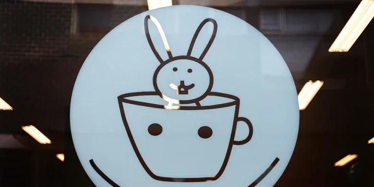 Kavárna s dětskou hernou: vstup pro 2 děti, káva a domácí limonáda