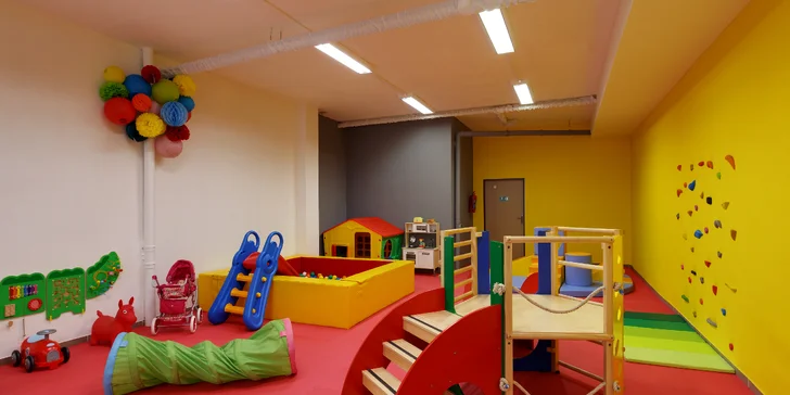 Kavárna s dětskou hernou: vstup pro 2 děti, káva a domácí limonáda