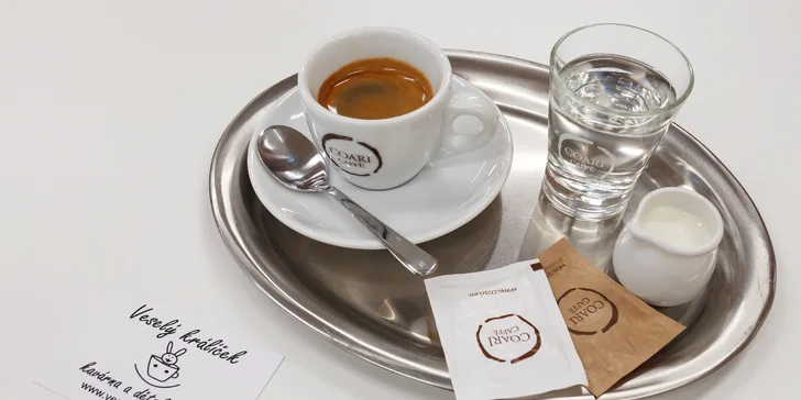 Kavárna s dětskou hernou: vstup pro 2 děti, káva a domácí limonáda