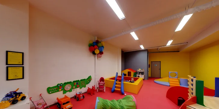 Kavárna s dětskou hernou: vstup pro 2 děti, káva a domácí limonáda