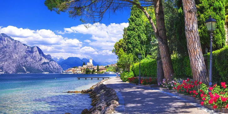 Duben až říjen u italského jezera Lago di Garda: hotel s polopenzí a bazénem