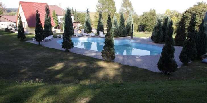 Báječnái letní dovolená s neomezeným bazénem v Jeseníkách: plně zařízené chaty pro 5 osob