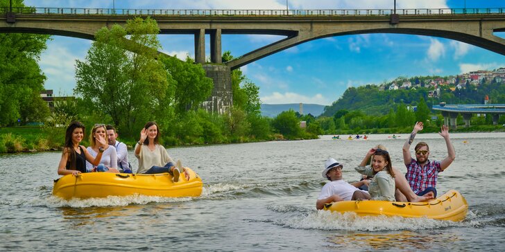 Užijte si sluníčko na Vltavě: Vyjížďka v motorovém člunu až pro 4 osoby