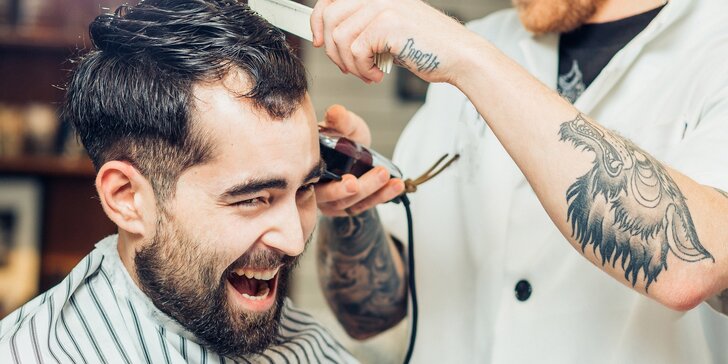 Chvilka pro pány: Sestřih vlasů a drink v nově otevřeném David´s Barber Shopu