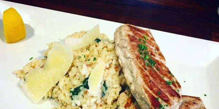 Grilovaný steak z tuňáka v sashimi kvalitě s krémovým rizotem pro 1 nebo 2 osoby