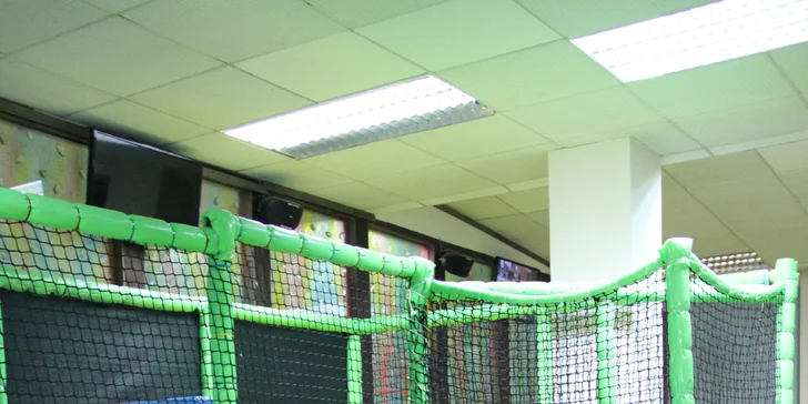 Sejměte všechny kuželky: hodina bowlingu pro partu