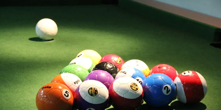 Sejměte všechny kuželky: hodina bowlingu pro partu