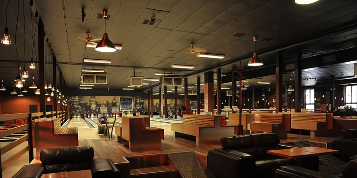 2 hodiny bowlingu pro osm přátel a případně kilo řízečků pro lepší mušku