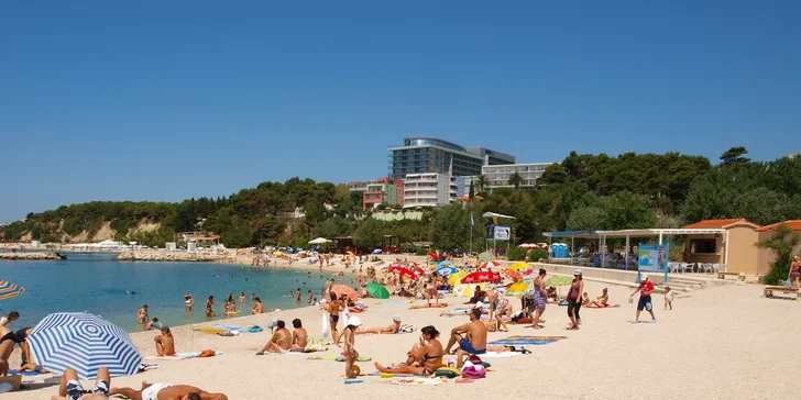 7 nocí ve Splitu jen 100 m od pláže: hotel s polopenzí a pobyt dítěte zdarma