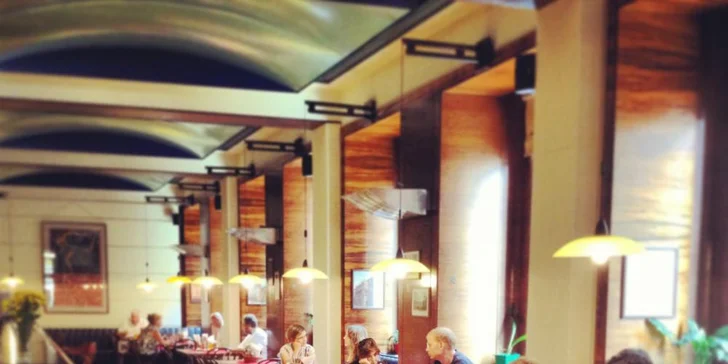 Křídla s pikantní omáčkou v restauraci u Národního divadla: 1, 2 nebo 4 kg