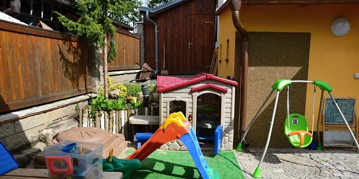 Nejmladší návštěvníci jistě ocení dětský koutek a venkovní dětské hřiště.