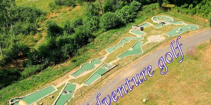 Zábava pro celou rodinu: Hodina adventure golfu, jaký jinde nenajdete