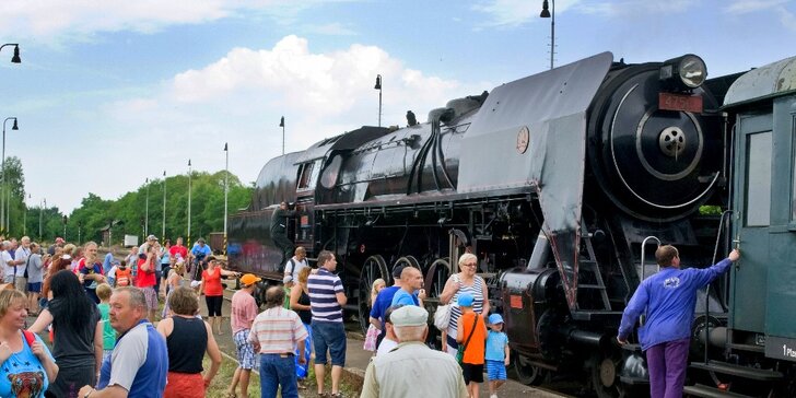 Zpáteční jízdenka na parní vlak a vstupenka na parostrojní festival v Holoubkově
