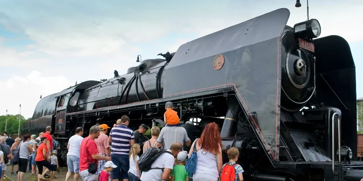 Zpáteční jízdenka na parní vlak a vstupenka na parostrojní festival v Holoubkově