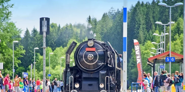 Zpáteční jízdenka na parní vlak a vstupenka na parostrojní festival v Holoubkově