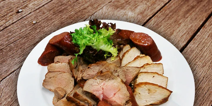 Grilované steaky, panenky, klobásy a bramborové lupínky: 400 nebo 1000 g masa