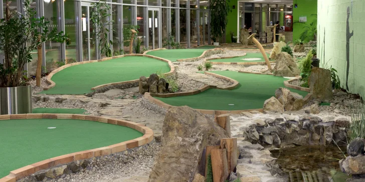Hodina adventure golfu v O2 Aréně pro 2 hráče či celou rodinu