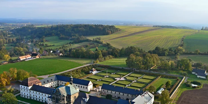 Za výlet určitě stojí safari ve Dvoře Králové či Hospitál Kuks a Braunův Betlém.