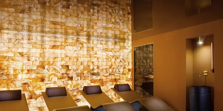Zvolit můžete balíček s wellness, tedy denně 90minutovým vstupem do saun Grotta Spa.