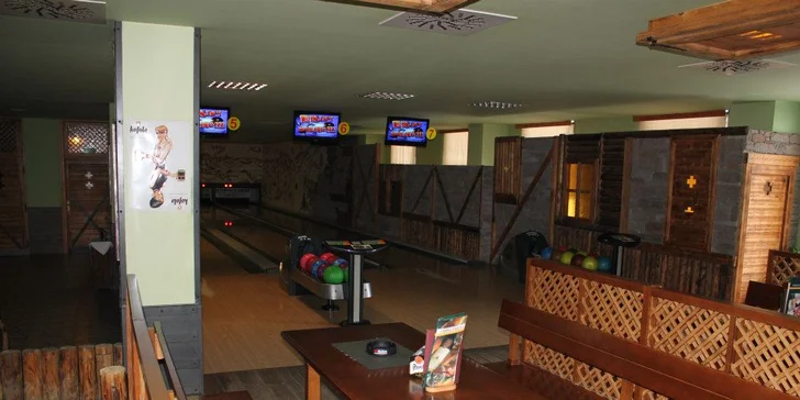 Bowling + kuřecí křidélka nebo vepřové miniřízečky