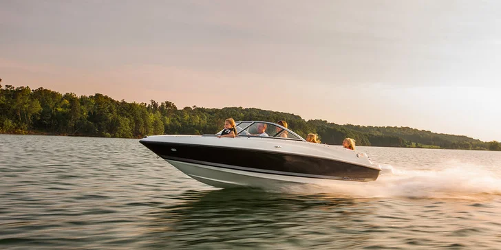 Plavba v luxusním člunu Bayliner 175 GT3 s kapitánem i bez až pro 6 osob