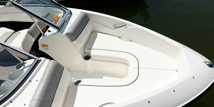 Plavba v luxusním člunu Bayliner 175 GT3 s kapitánem i bez až pro 7 os.