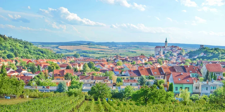 Skvělou dovolenou si tady užijí milovníci vína, památek i pěší turistiky.