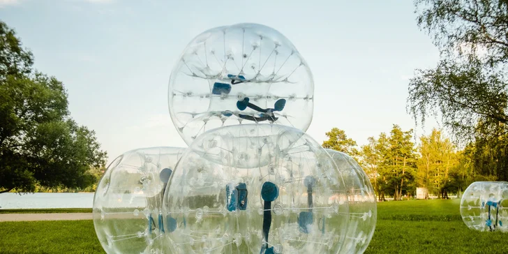 V koulích je celkem teplo, takže do podzimních dní je body zorbing jako dělaný. 