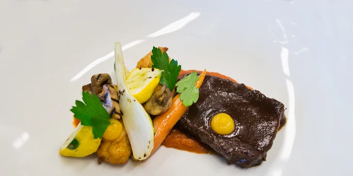 Špičkové 5chodové degustační menu s lahví Prosecca a vstupenky na LiStOVáNí