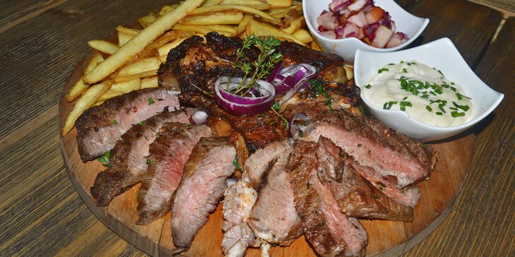 1 kg hovězí hostiny: steaky, žebra, domácí hranolky, dip a salátek pro 2 - 4 jedlíky