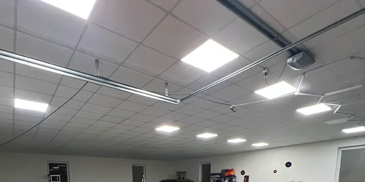 Na výběr je suchý komplet, voskování či kompletní čištění.