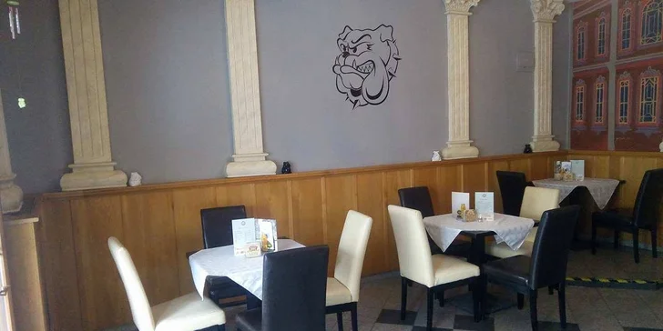 Bulldog Challenge Burger s trojitou porcí hovězího, vajec i sýru + hranolky