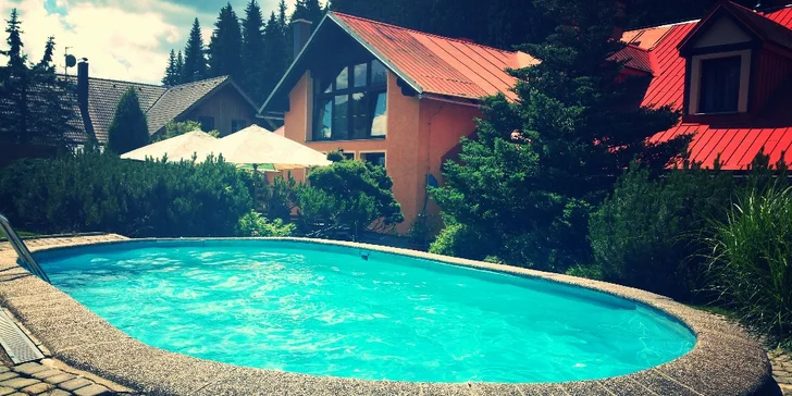 Vstup na tenisový antukový kurt v Železné Rudě na 1 a 3 hodiny