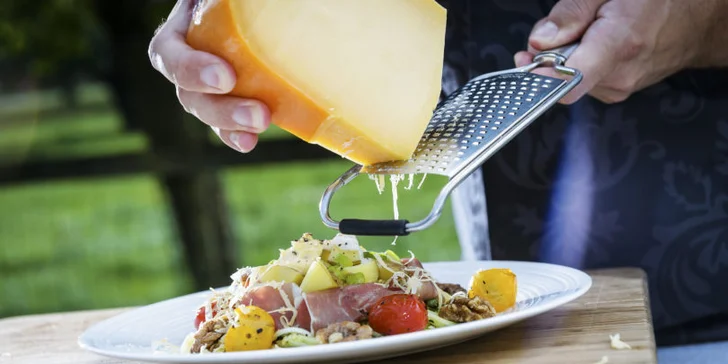 300gramové holandské sýry: jubilejní gouda nebo jemný sýr Belsagio