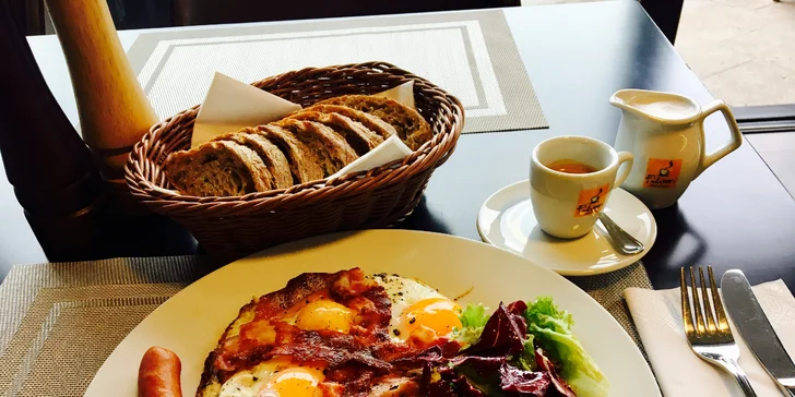 Americká snídaně podávaná v restauraci na Štvanici pro 1, 2 nebo 4 osoby